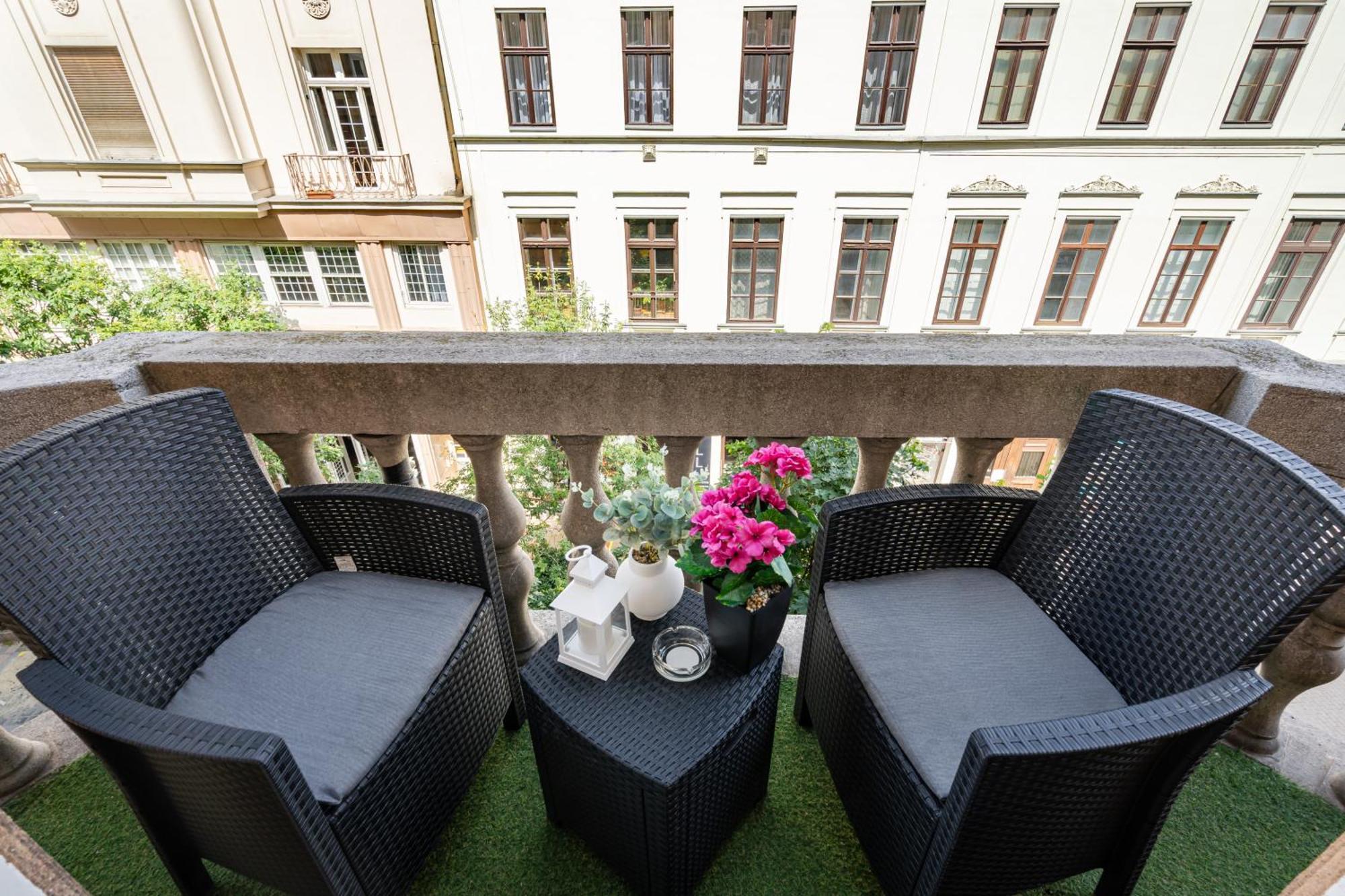 Kiraly 35 Luxury Apartment With Free Parking Budapest Exterior photo